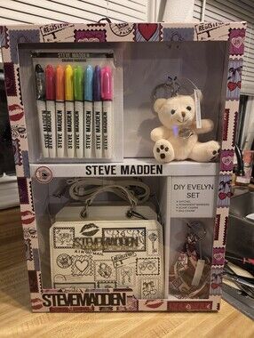 Steve Madden NWT/NIB Color Your Own Purse Box Set W/Bag Charm & Markers